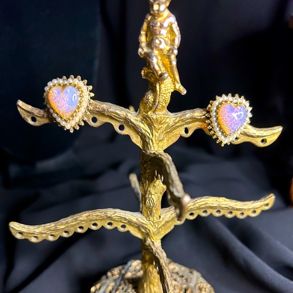 Vintage Jewelry - VTG Beautiful Fake seed pearl and Opal Heart screw back earrings.